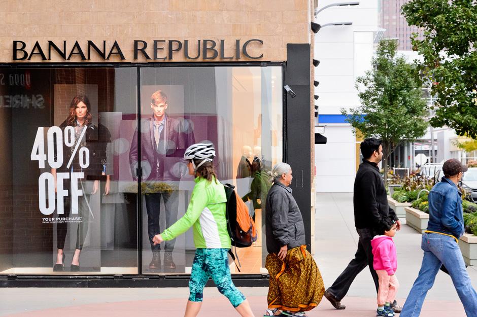 image of shoppers at Roosevelt Collection in front of Banana Republic