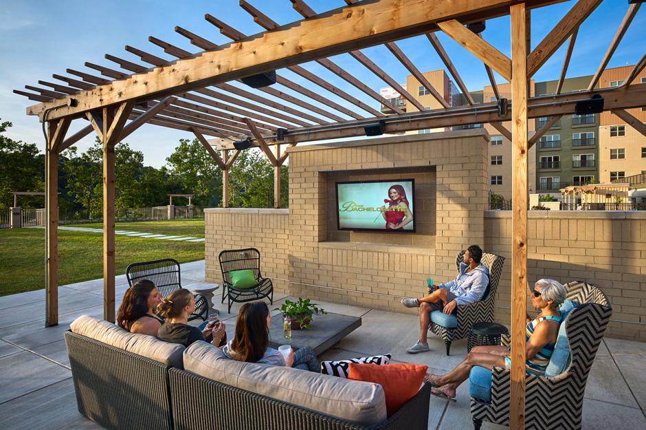 outdoor viewing at the yards at three crossings